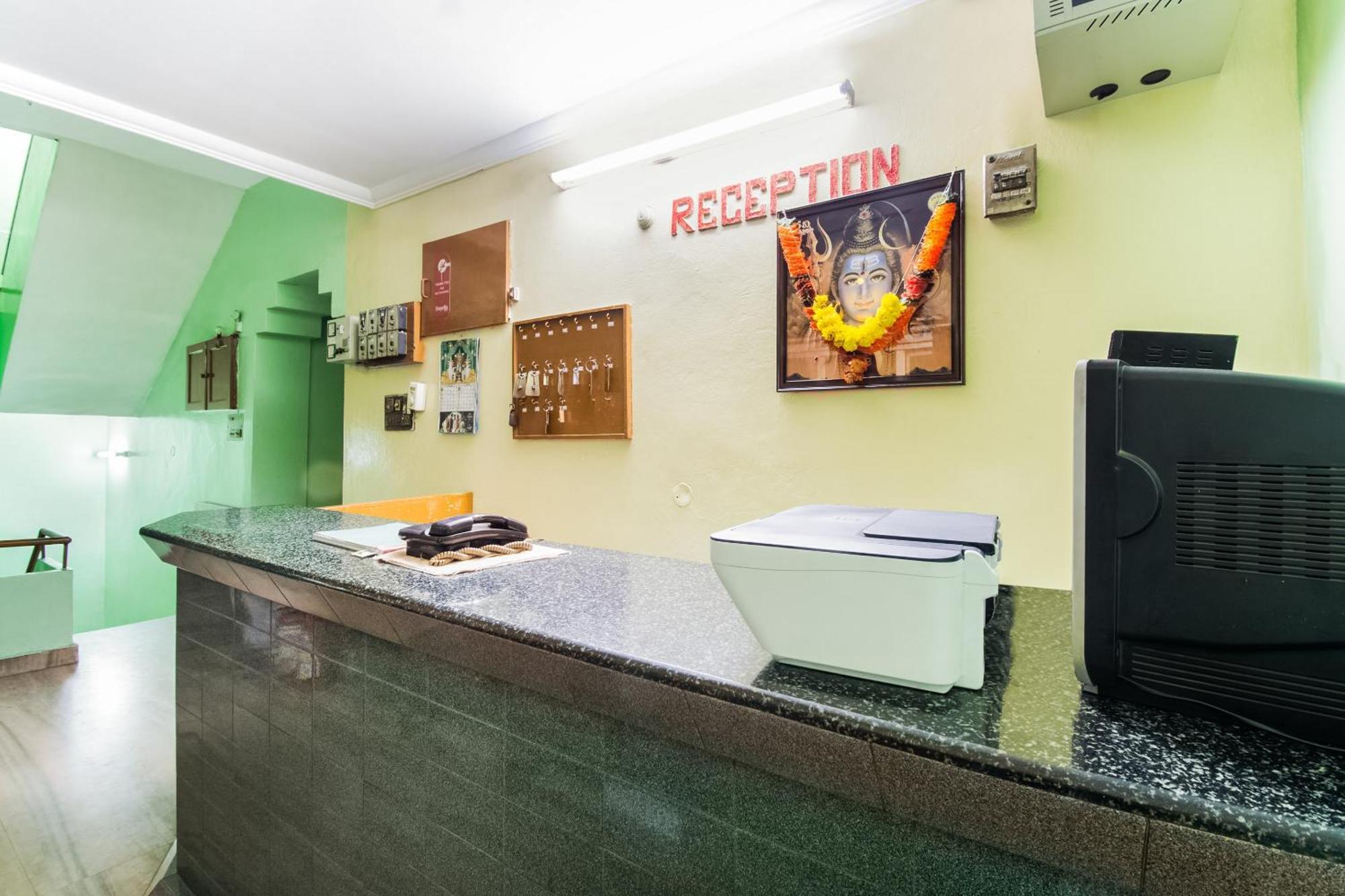 Spot On Sri Ratna Lodge Rājahmundry 외부 사진