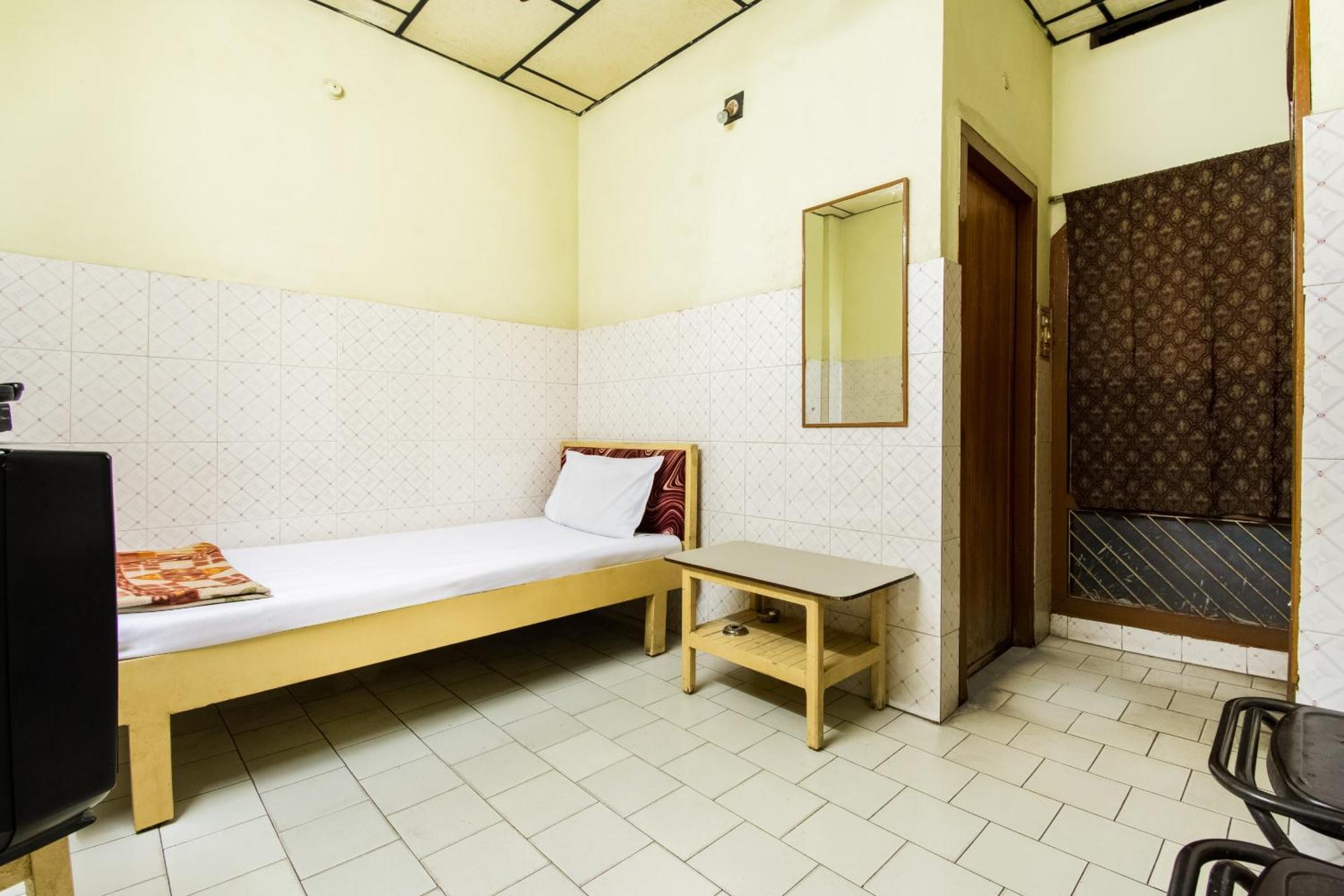 Spot On Sri Ratna Lodge Rājahmundry 외부 사진